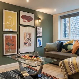  Holiday home The Old Coach House: Luxurious Retreat Near Town Centre United Kingdom
